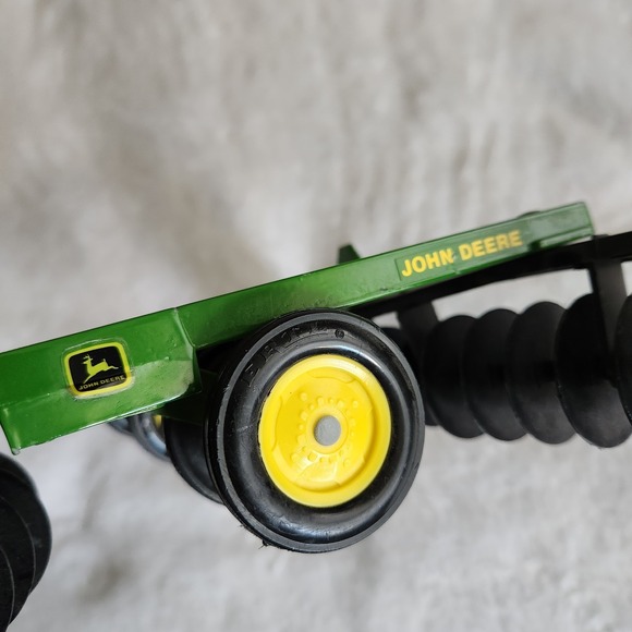 John Deere ERTL Tractor Pedal Disc Harrow, Diecast Metal Attachment 1/16 Scale - Picture 8 of 10